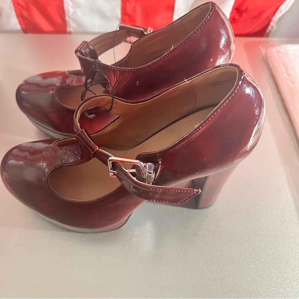 Torrid women’s 9.5 Elegant Burgundy Mary Jane Heels NWT - Picture 2 of 10